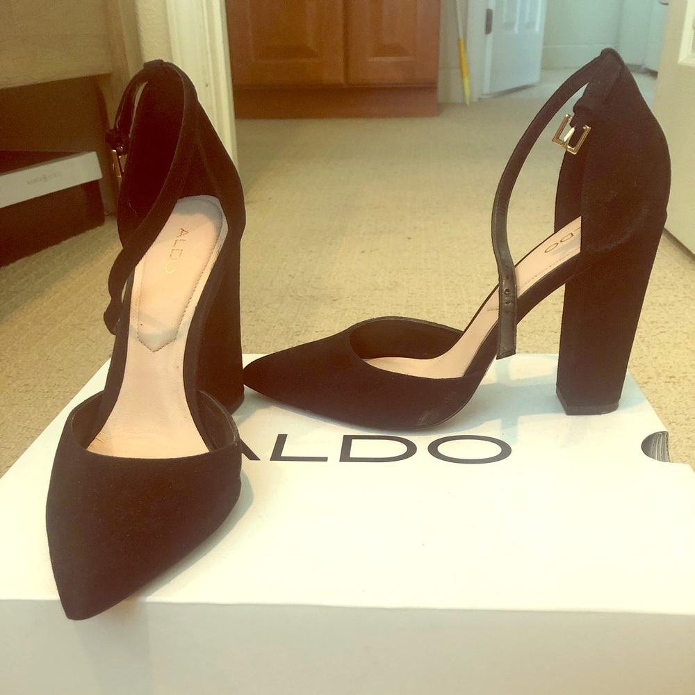 Black pumps wedge heel